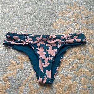 O’Neill Women’s Cheeky bikini bottoms (S)